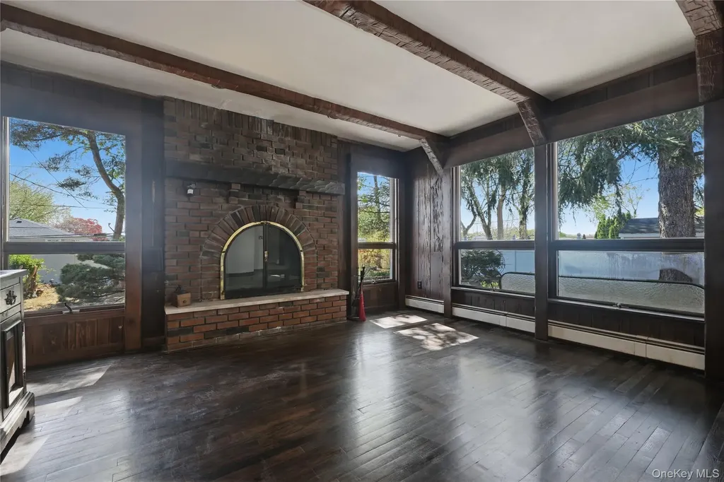 19 Gaymor Lane Commack NY 11725