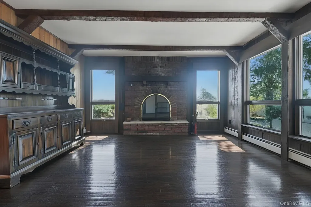 19 Gaymor Lane Commack NY 11725