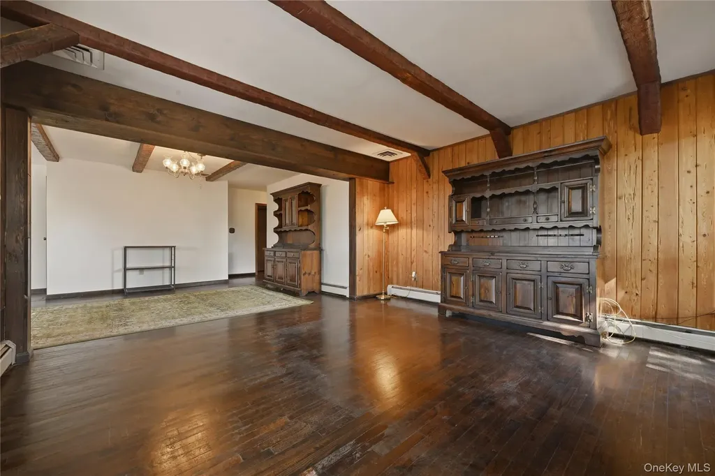 19 Gaymor Lane Commack NY 11725