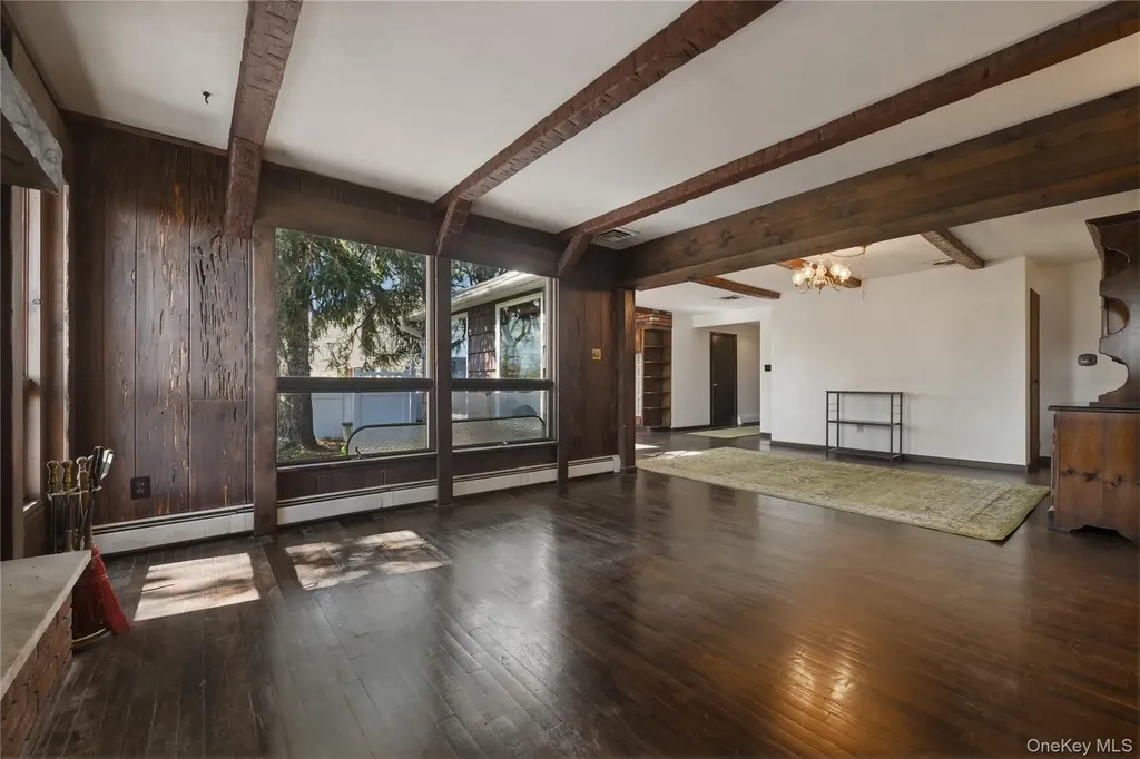 19 Gaymor Lane Commack NY 11725