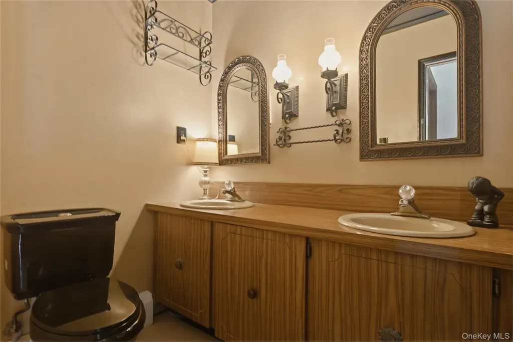 19 Gaymor Lane Commack NY 11725