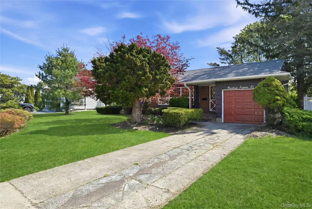 19 Gaymor Lane Commack NY 11725
