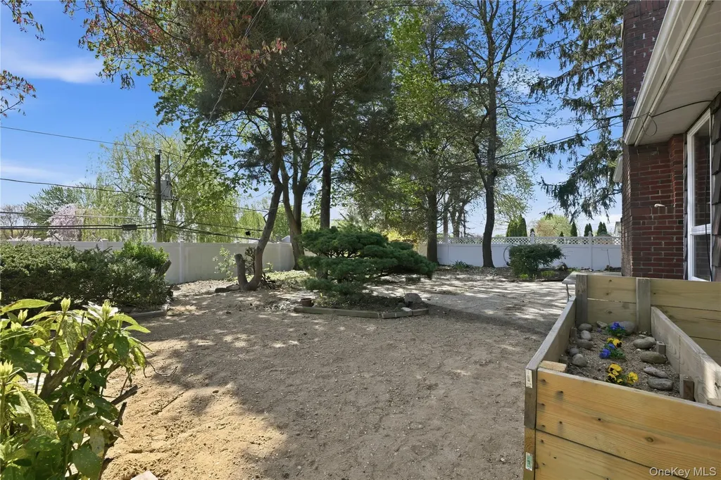 19 Gaymor Lane Commack NY 11725