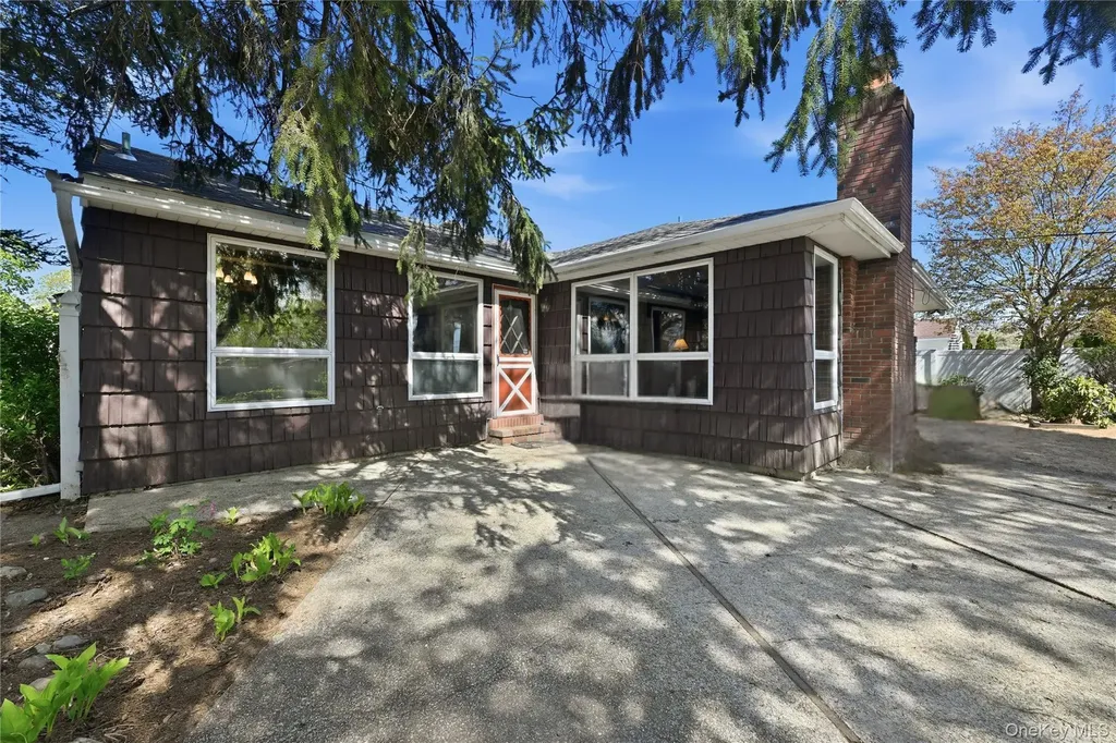 19 Gaymor Lane Commack NY 11725