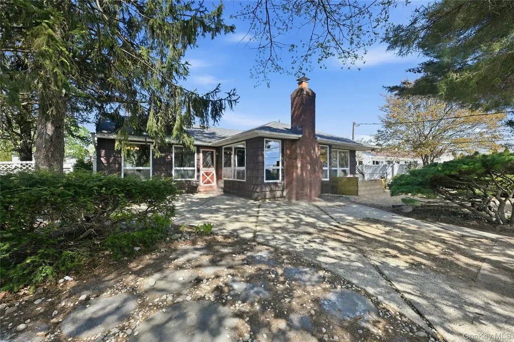 19 Gaymor Lane Commack NY 11725