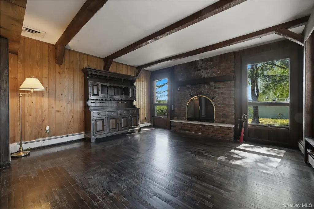 19 Gaymor Lane Commack NY 11725