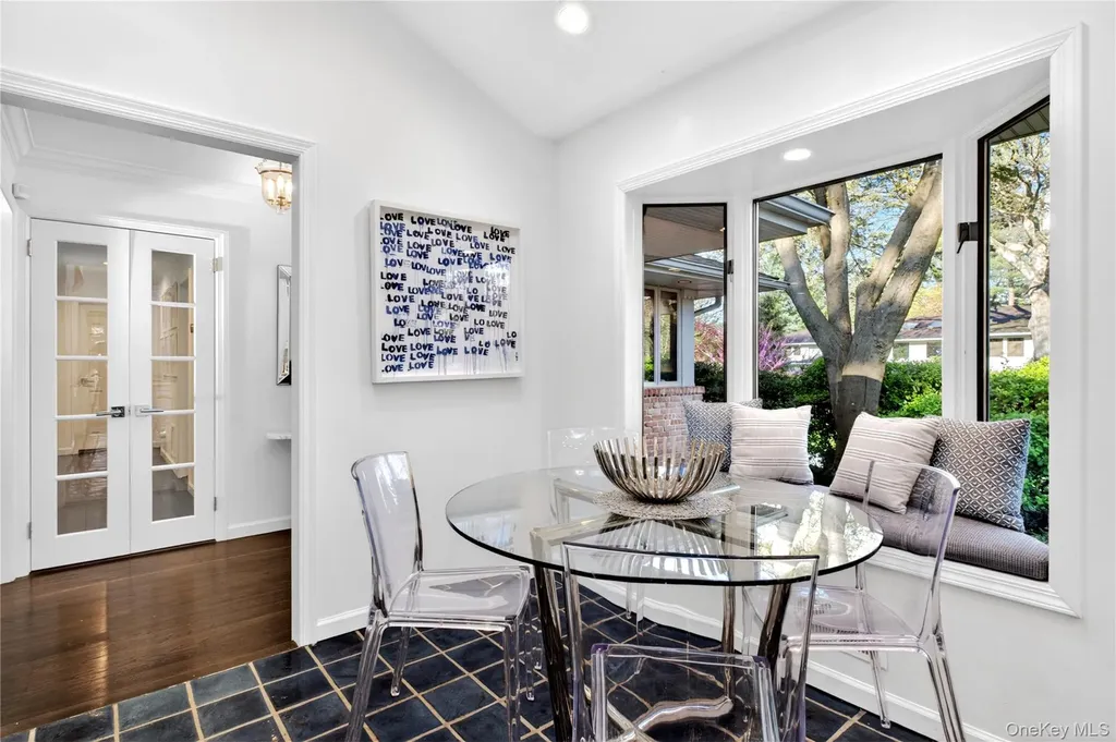 5 South Branch Roslyn NY 11576