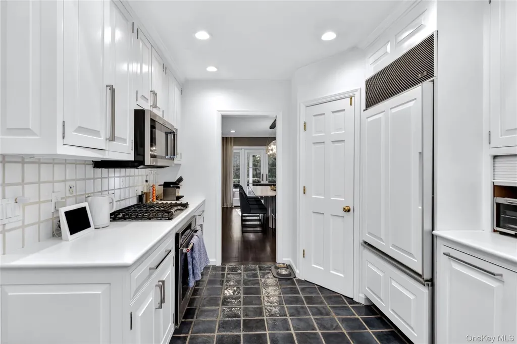 5 South Branch Roslyn NY 11576