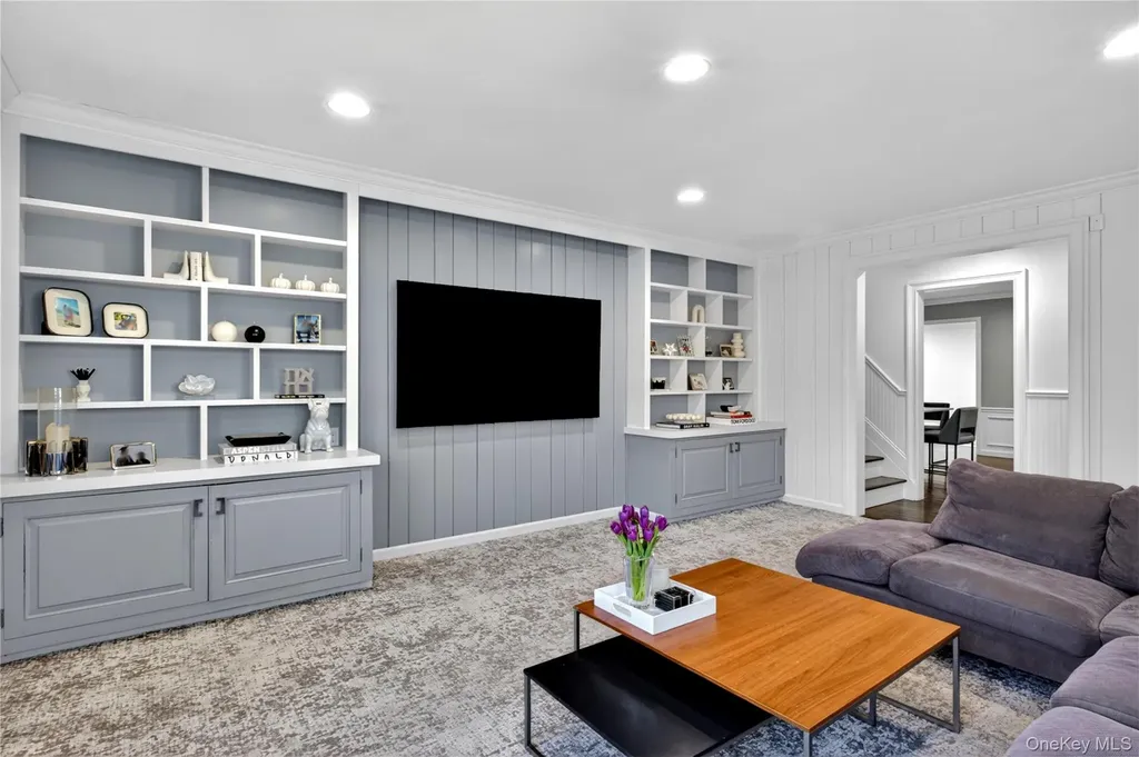 5 South Branch Roslyn NY 11576