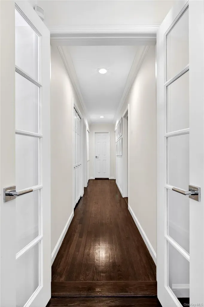 5 South Branch Roslyn NY 11576