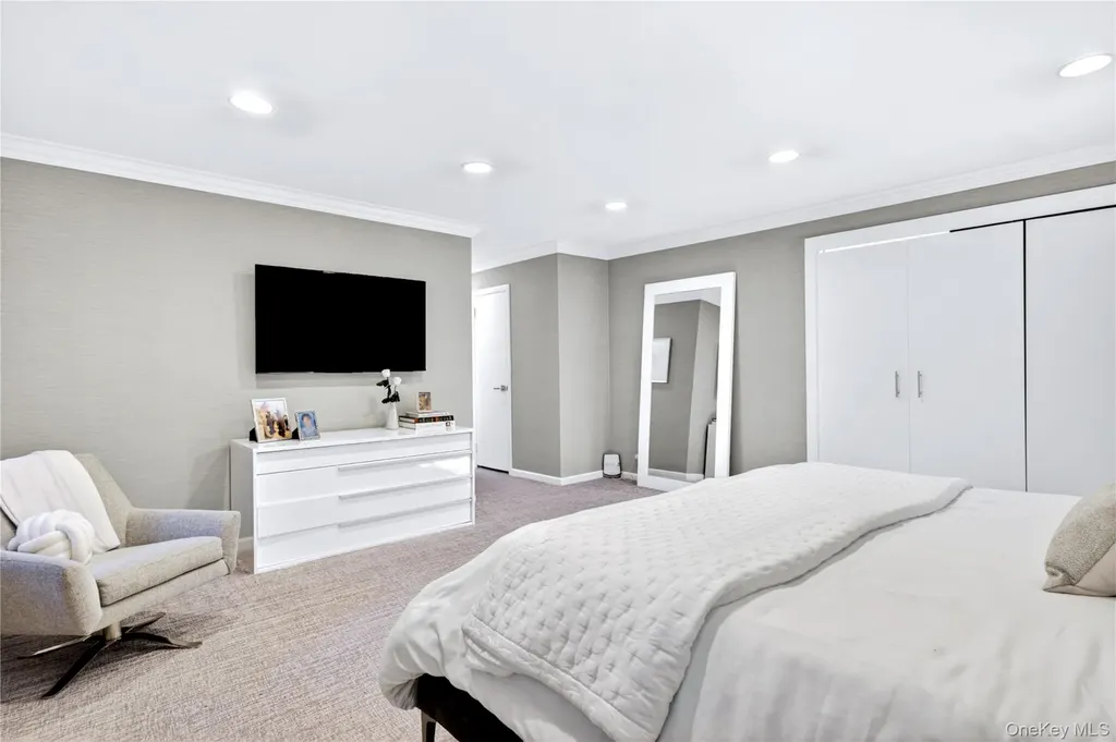 5 South Branch Roslyn NY 11576