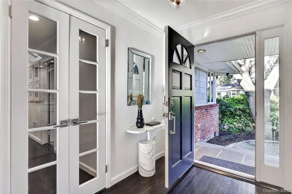 5 South Branch Roslyn NY 11576