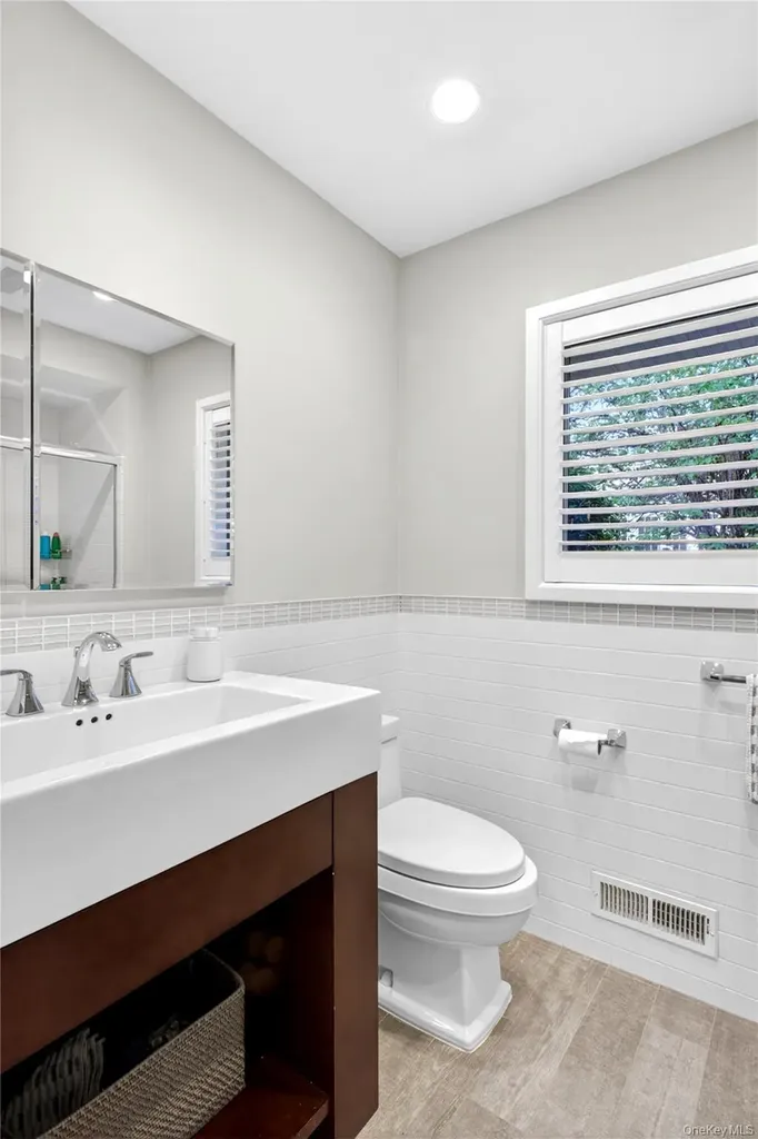 5 South Branch Roslyn NY 11576