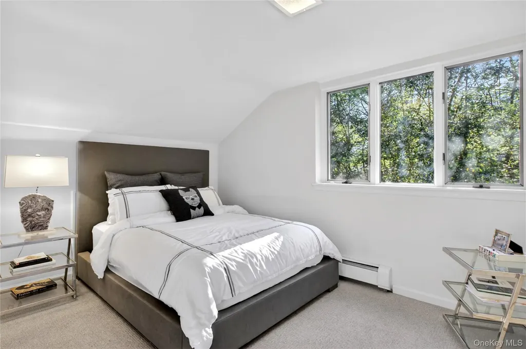 5 South Branch Roslyn NY 11576