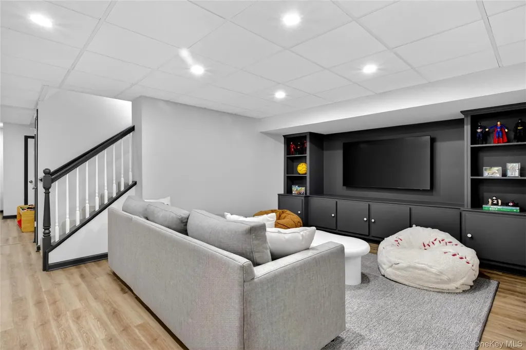 5 South Branch Roslyn NY 11576
