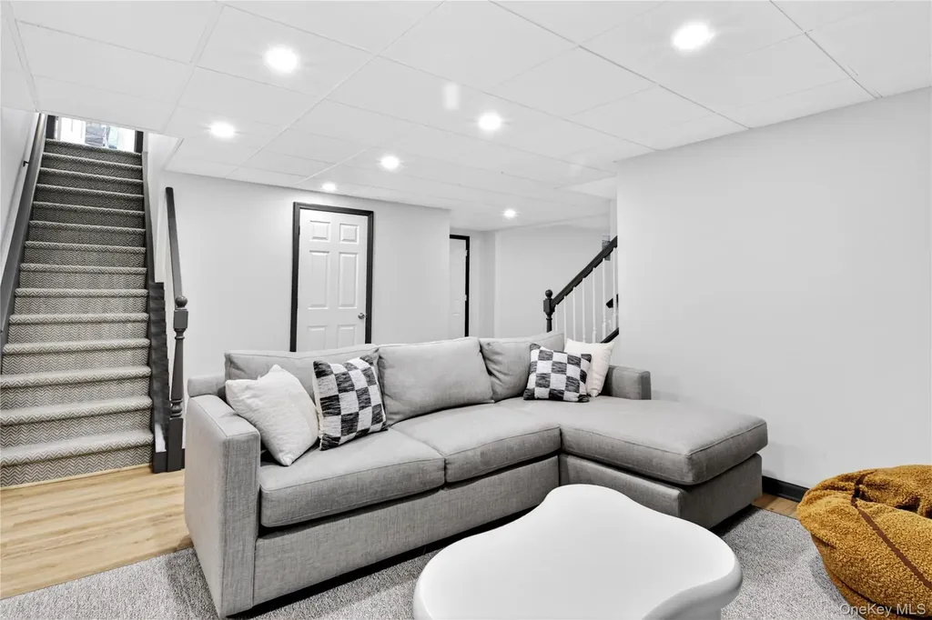 5 South Branch Roslyn NY 11576