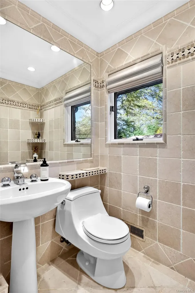 5 South Branch Roslyn NY 11576