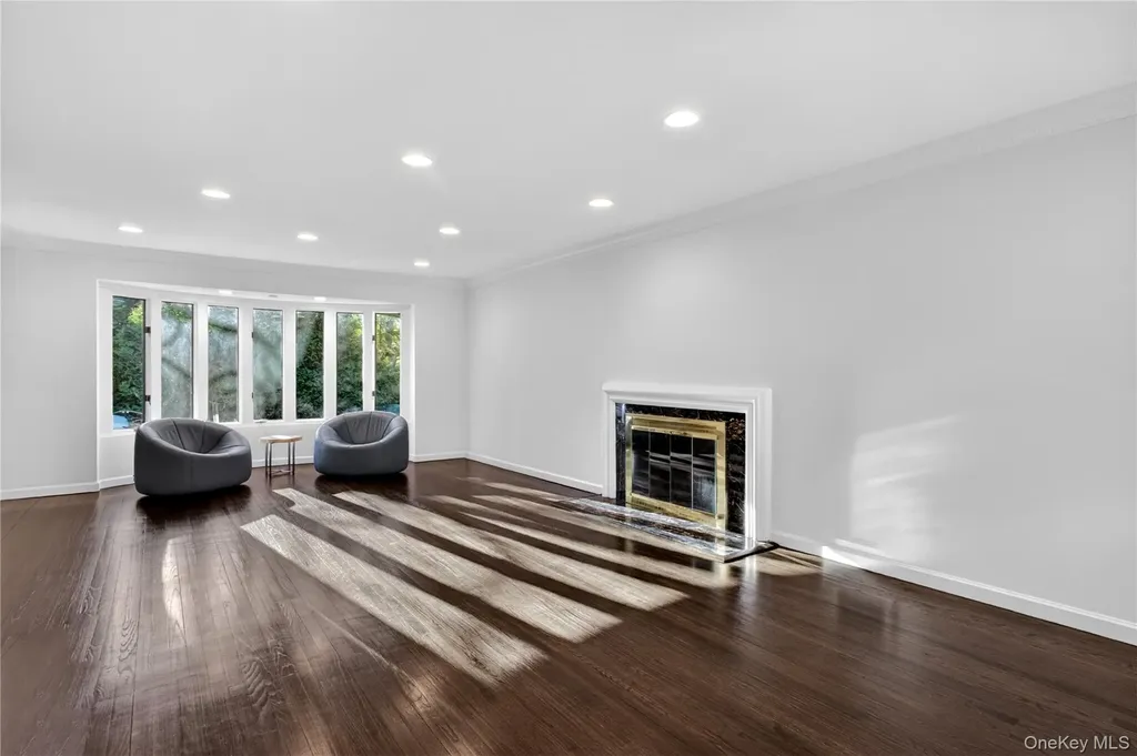5 South Branch Roslyn NY 11576
