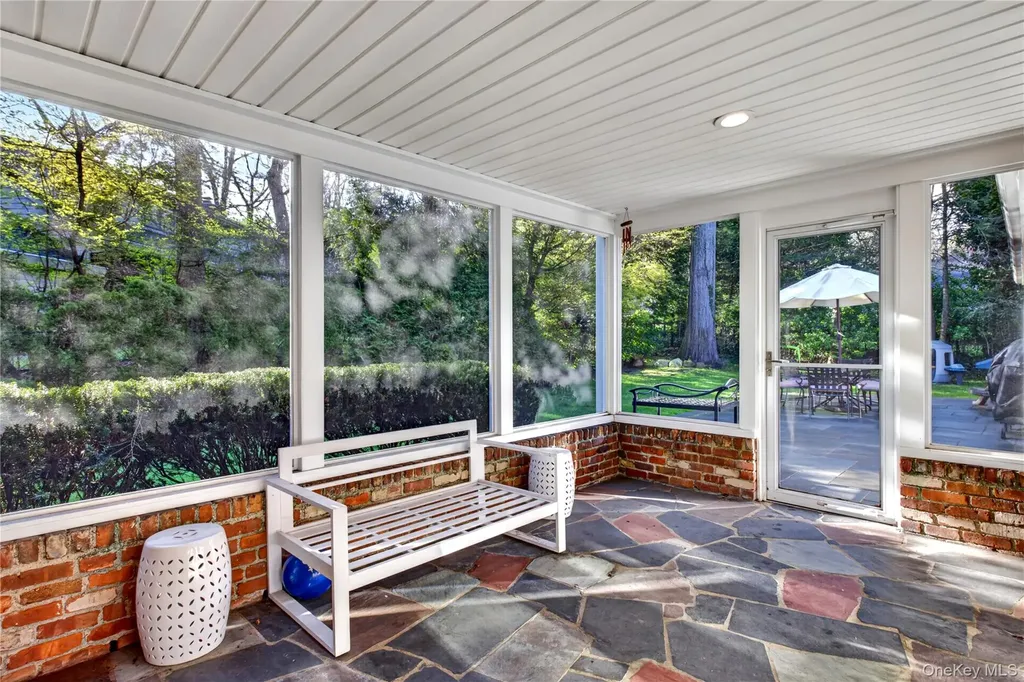 5 South Branch Roslyn NY 11576