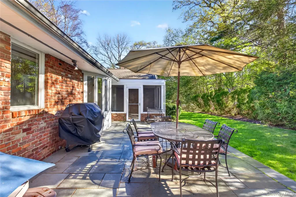 5 South Branch Roslyn NY 11576