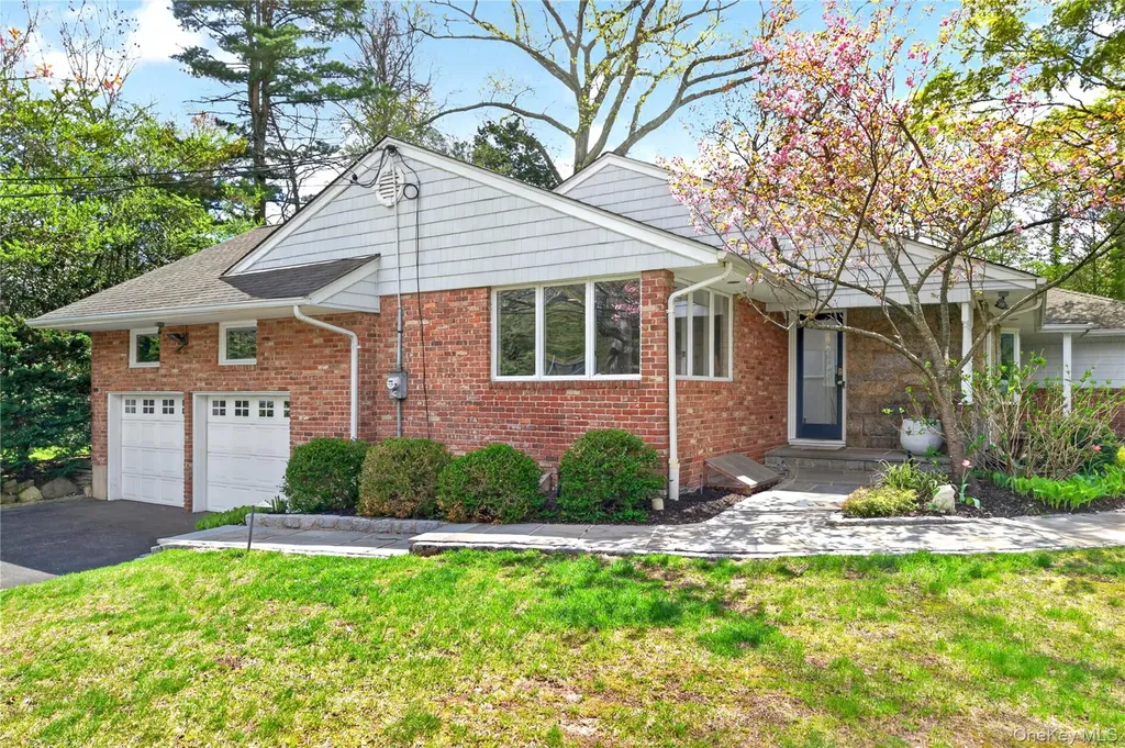 5 South Branch Roslyn NY 11576