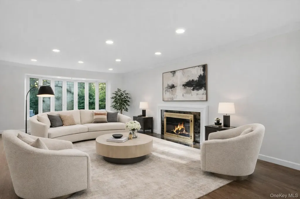 5 South Branch Roslyn NY 11576