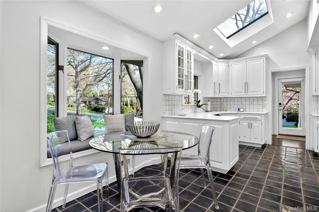 5 South Branch Roslyn NY 11576