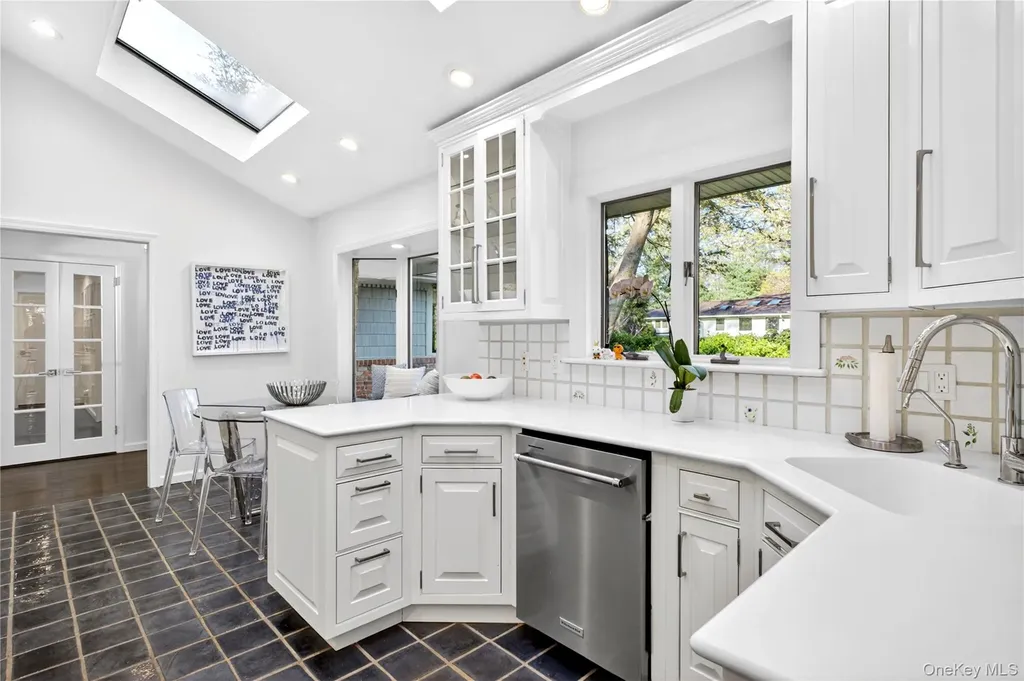 5 South Branch Roslyn NY 11576