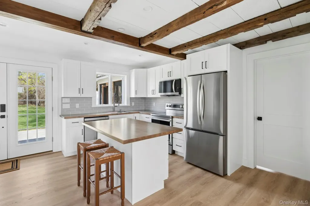 5075 Main Road Laurel NY 11948