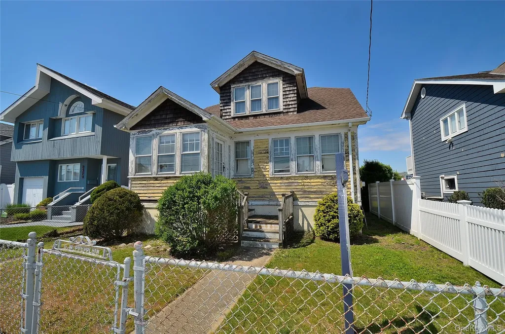 2586 Riverside Drive Wantagh NY 11793