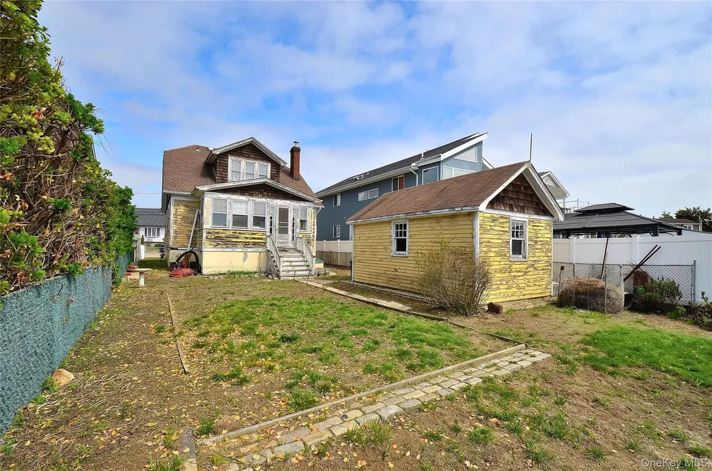 2586 Riverside Drive Wantagh NY 11793