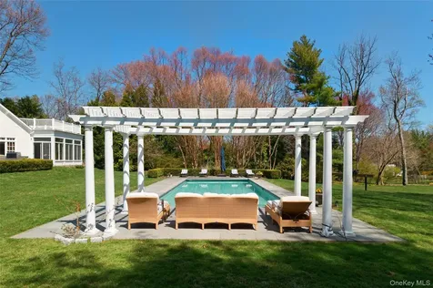 17 Hilldale Lane Sands Point NY 11050