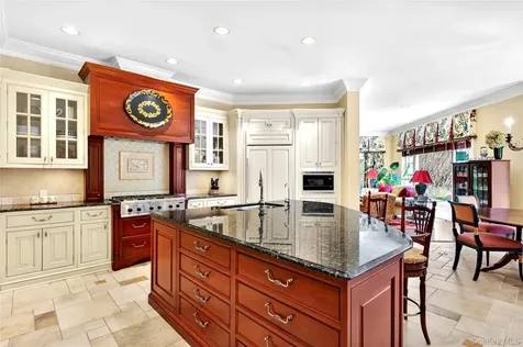 17 Hilldale Lane Sands Point NY 11050
