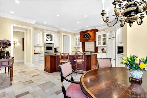 17 Hilldale Lane Sands Point NY 11050