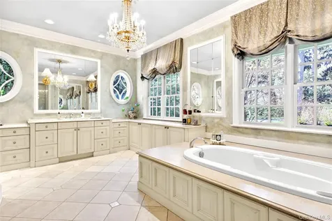 17 Hilldale Lane Sands Point NY 11050