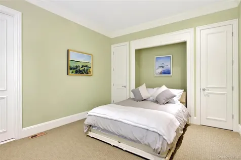17 Hilldale Lane Sands Point NY 11050