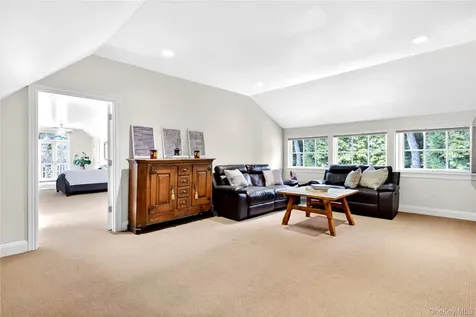 17 Hilldale Lane Sands Point NY 11050