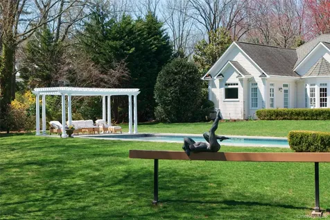 17 Hilldale Lane Sands Point NY 11050
