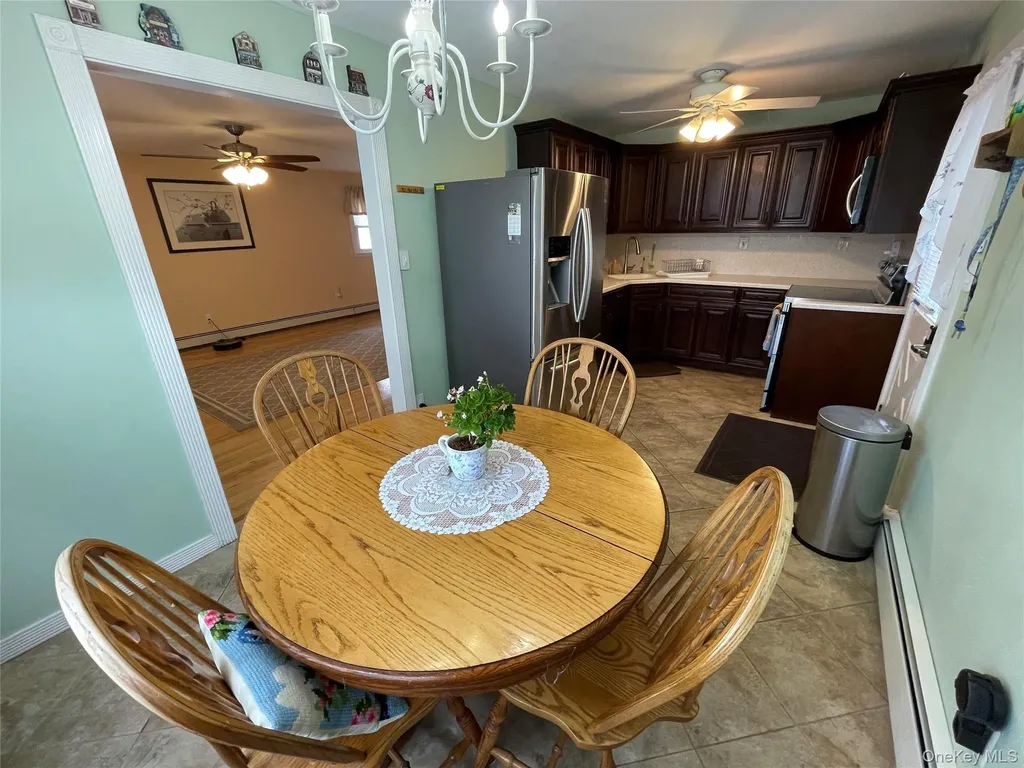 70 E Neptune Avenue Lindenhurst NY 11757