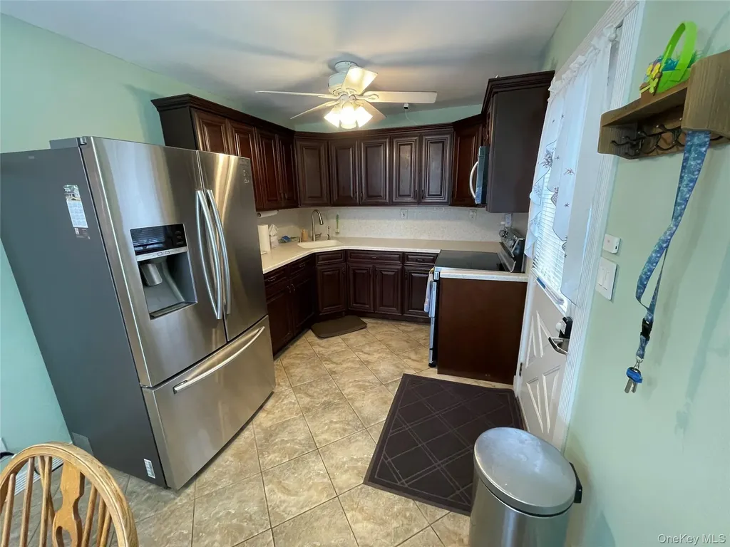 70 E Neptune Avenue Lindenhurst NY 11757