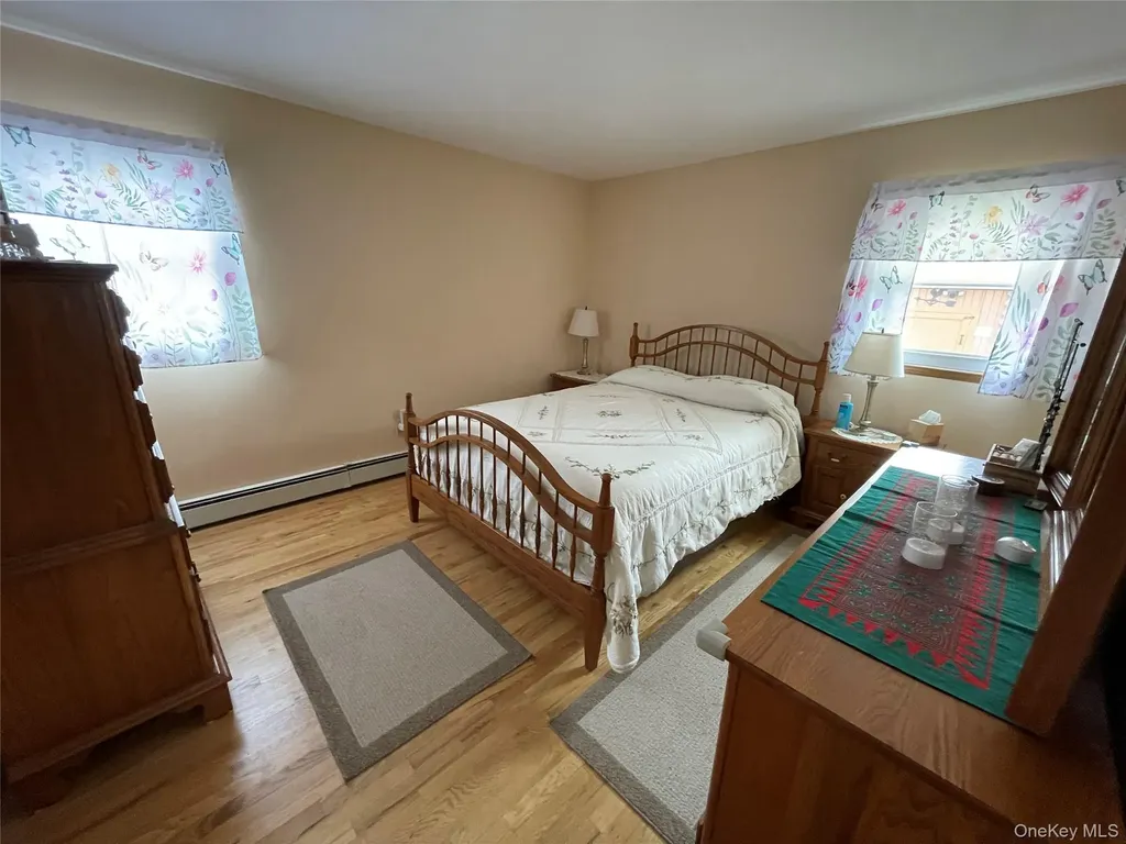 70 E Neptune Avenue Lindenhurst NY 11757