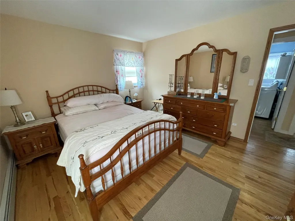 70 E Neptune Avenue Lindenhurst NY 11757