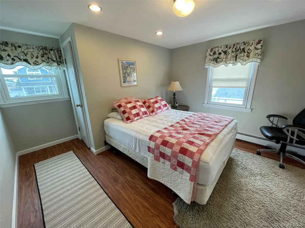 70 E Neptune Avenue Lindenhurst NY 11757