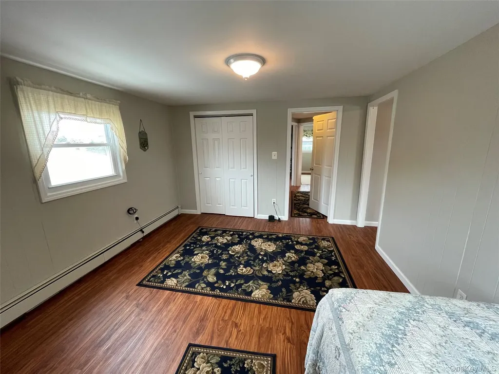 70 E Neptune Avenue Lindenhurst NY 11757