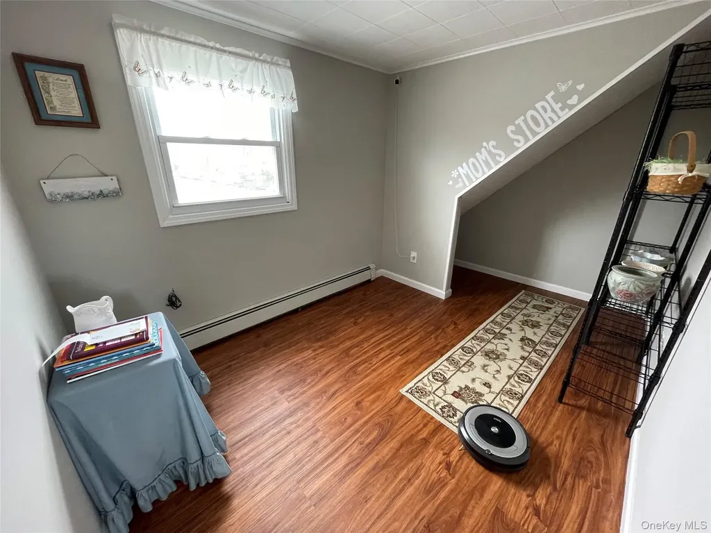 70 E Neptune Avenue Lindenhurst NY 11757
