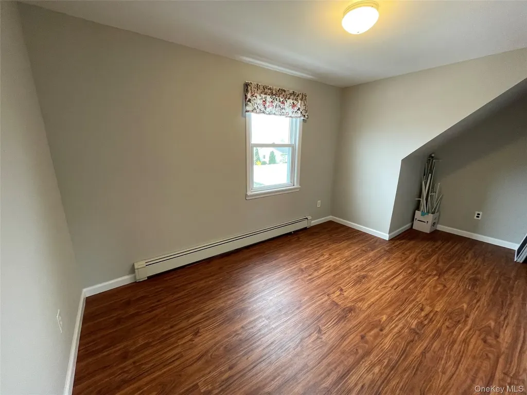 70 E Neptune Avenue Lindenhurst NY 11757