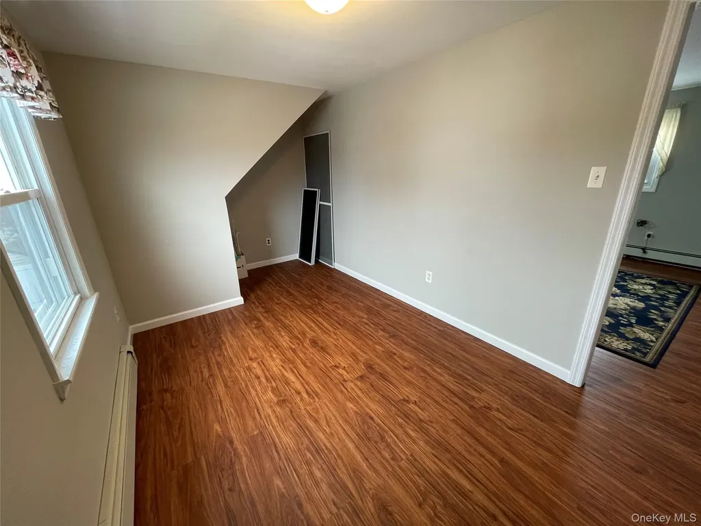 70 E Neptune Avenue Lindenhurst NY 11757