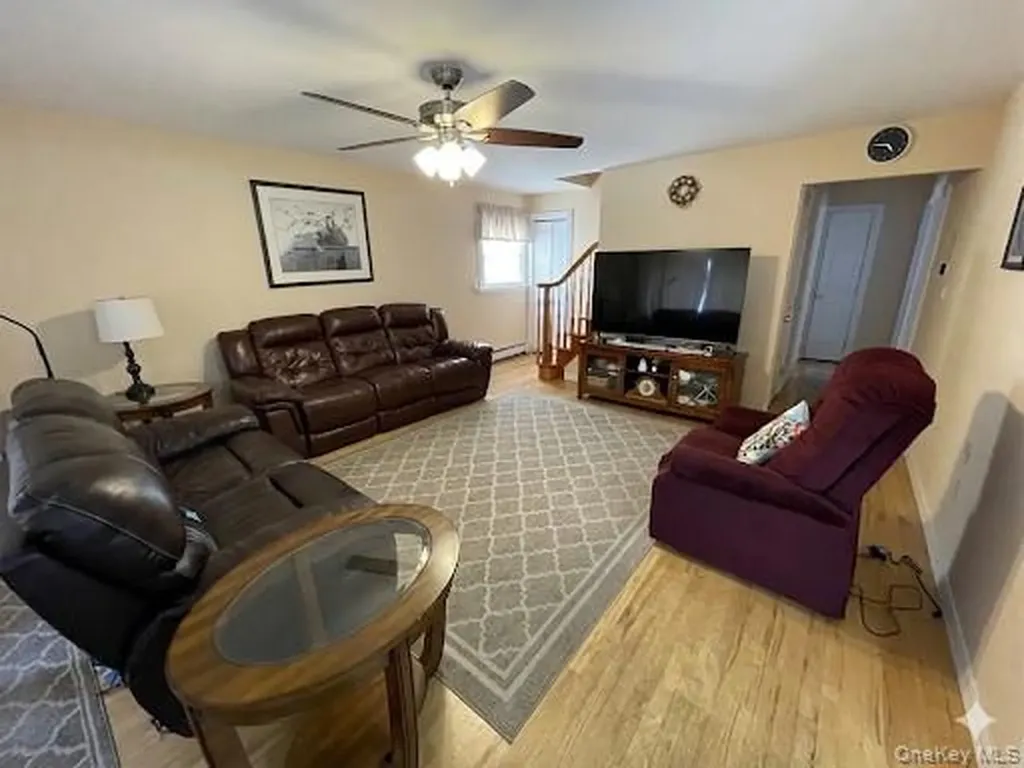 70 E Neptune Avenue Lindenhurst NY 11757