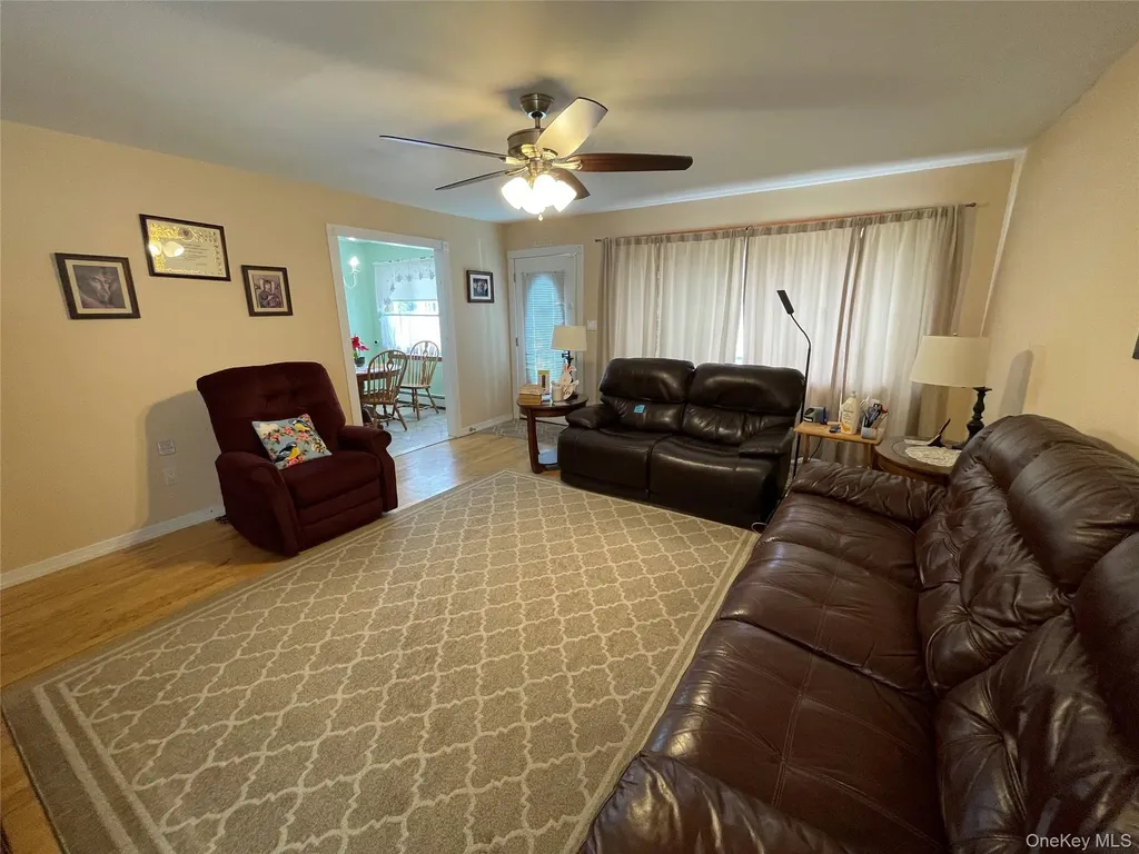 70 E Neptune Avenue Lindenhurst NY 11757