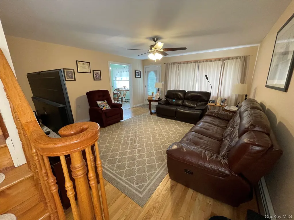 70 E Neptune Avenue Lindenhurst NY 11757